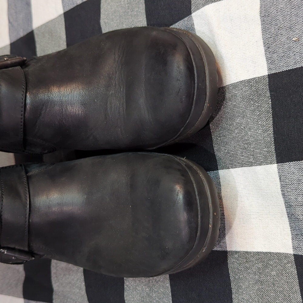 UGG Simmens Boots - Picture 3 of 9